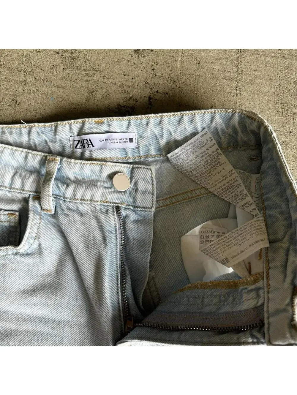 Zara women’s straight leg jeans, mid waist - Picture 6 of 9